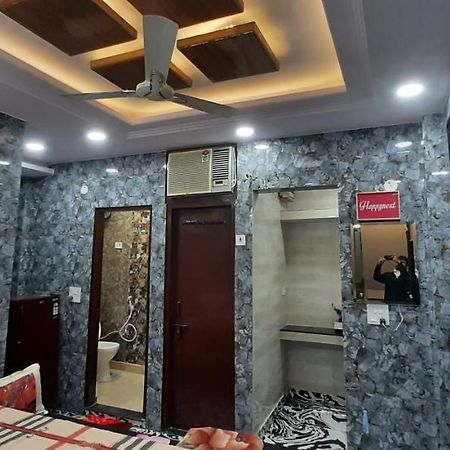 Aggarwal Luxury Room With Private Kitchen Washroom And Balcony Along With Fridge, Ac, Android Tv, Wifi In Main Lajpat Nagar Νέο Δελχί Εξωτερικό φωτογραφία