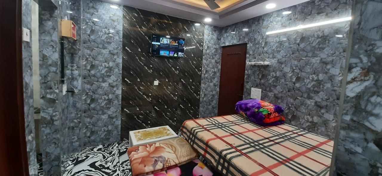 Aggarwal Luxury Room With Private Kitchen Washroom And Balcony Along With Fridge, Ac, Android Tv, Wifi In Main Lajpat Nagar Νέο Δελχί Εξωτερικό φωτογραφία