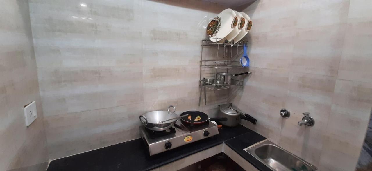 Aggarwal Luxury Room With Private Kitchen Washroom And Balcony Along With Fridge, Ac, Android Tv, Wifi In Main Lajpat Nagar Νέο Δελχί Εξωτερικό φωτογραφία