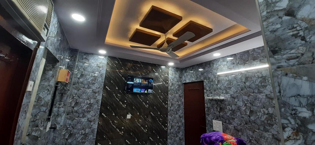 Aggarwal Luxury Room With Private Kitchen Washroom And Balcony Along With Fridge, Ac, Android Tv, Wifi In Main Lajpat Nagar Νέο Δελχί Εξωτερικό φωτογραφία