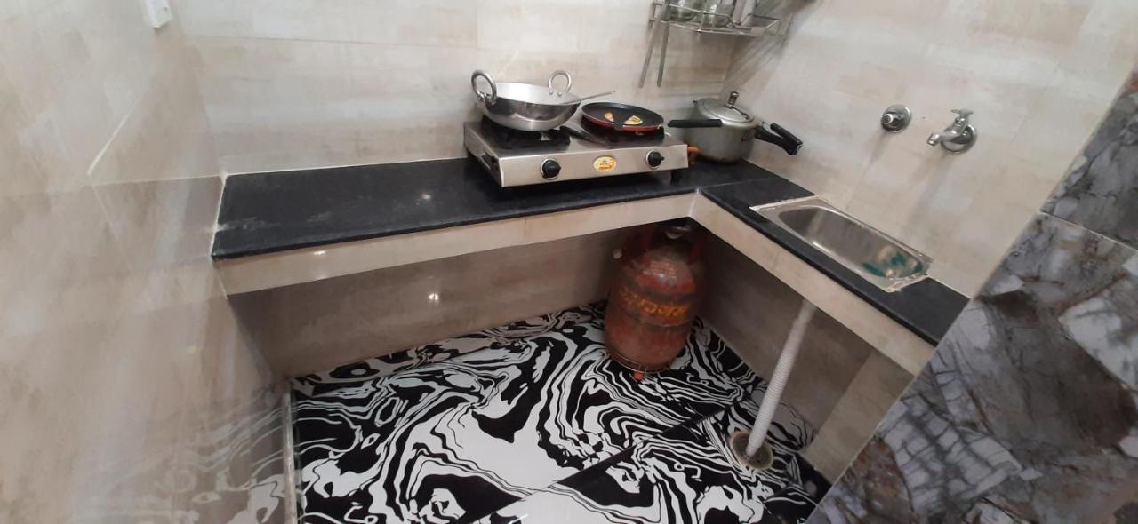 Aggarwal Luxury Room With Private Kitchen Washroom And Balcony Along With Fridge, Ac, Android Tv, Wifi In Main Lajpat Nagar Νέο Δελχί Εξωτερικό φωτογραφία